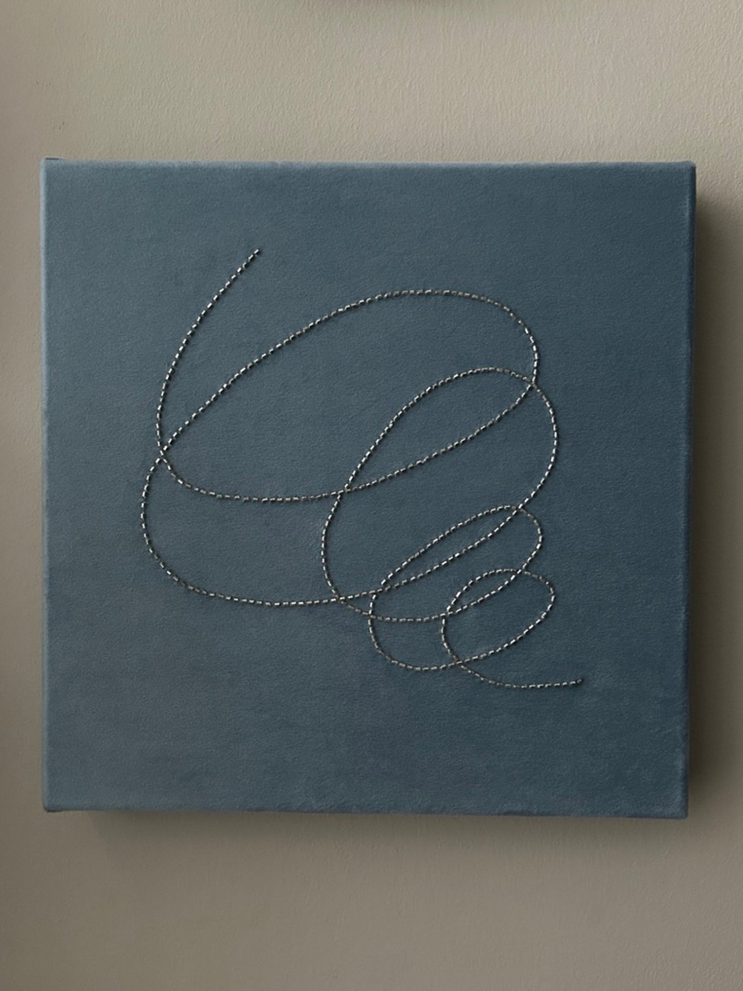 Motion 2, Handgesticktes Original Kunstwerk auf Samt