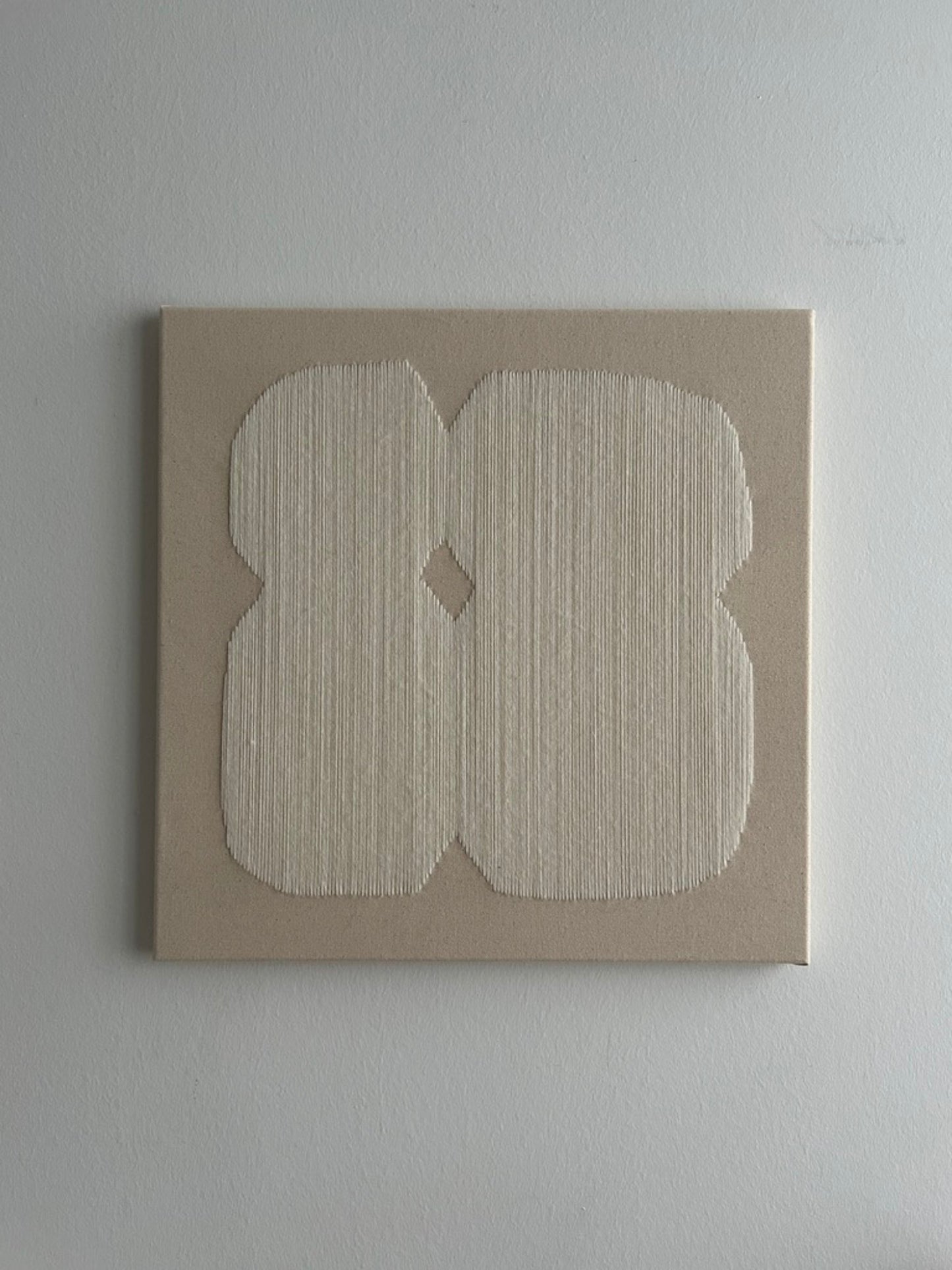 Stones 1, Handgesticktes quadratisches Kunstwerk auf Leinwand