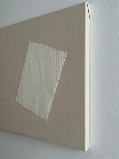 Window 1, Handgesticktes quadratisches Kunstwerk auf Leinwand