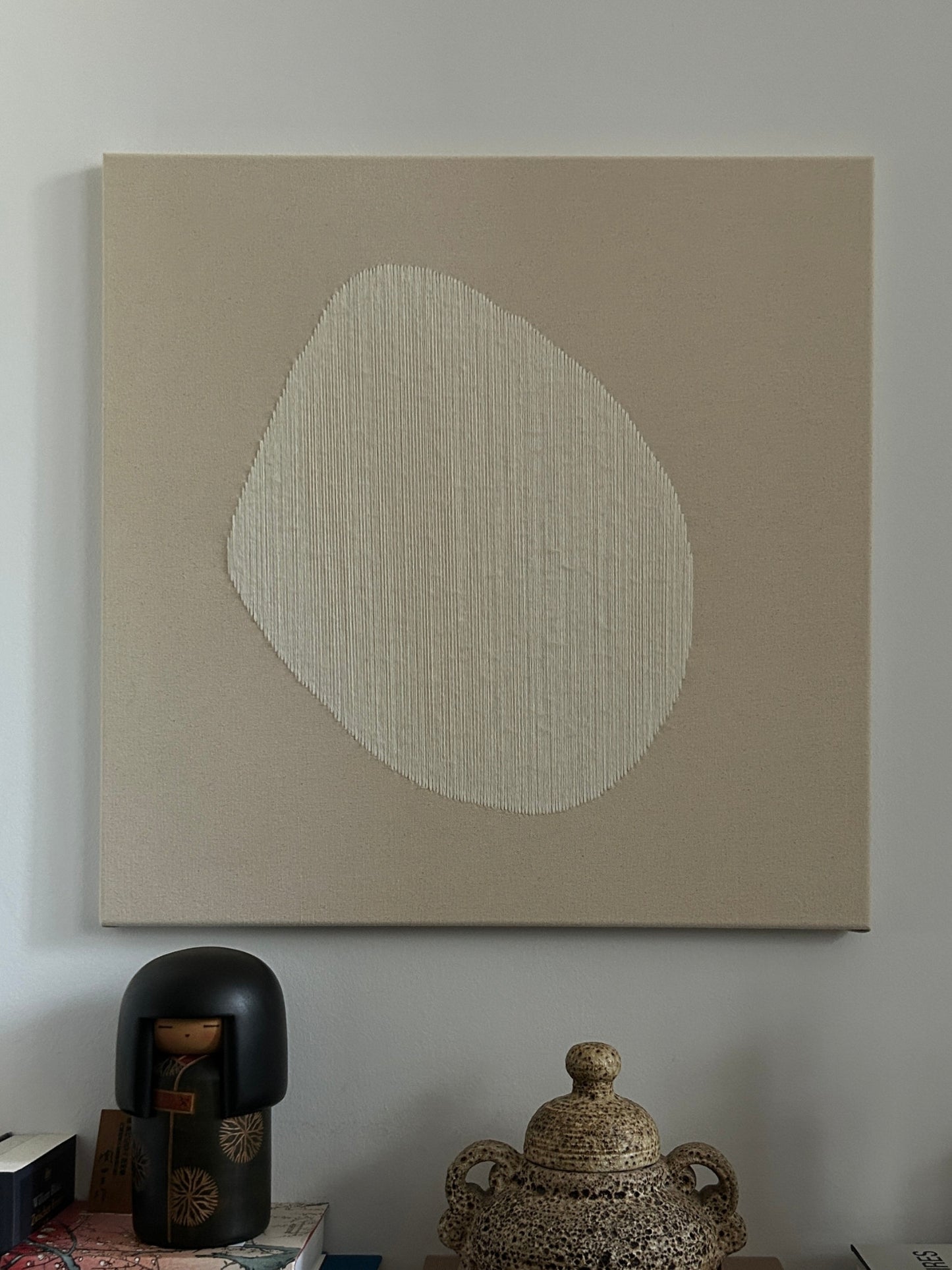 Raindrop, Handgesticktes quadratisches Kunstwerk auf Leinwand