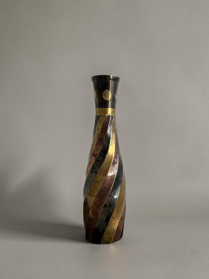 Skulpturale Vintage-Vase aus gedrehtem Messing und Kupfer, 1970er