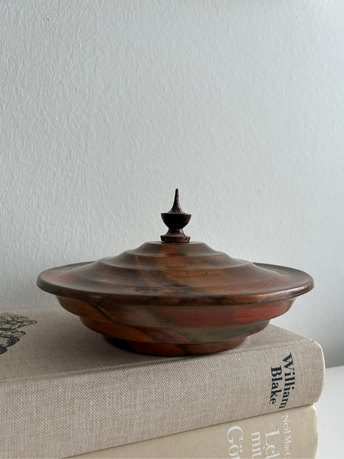 Skulpturale Vintage Kupferdose mit Holzknauf